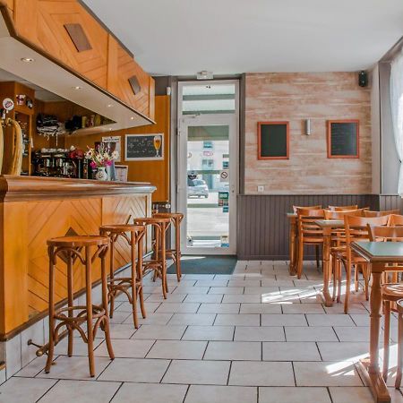 Cafe Hotel De La Gare Champagnole Exterior foto