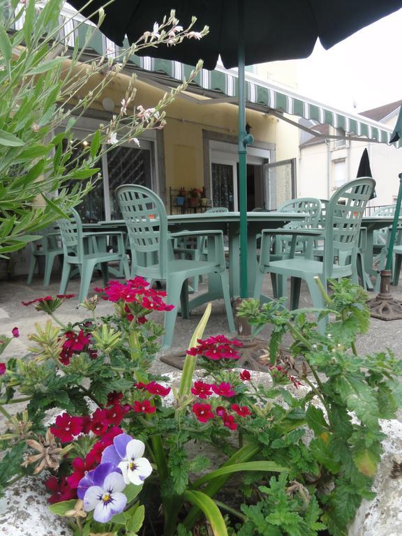 Cafe Hotel De La Gare Champagnole Exterior foto
