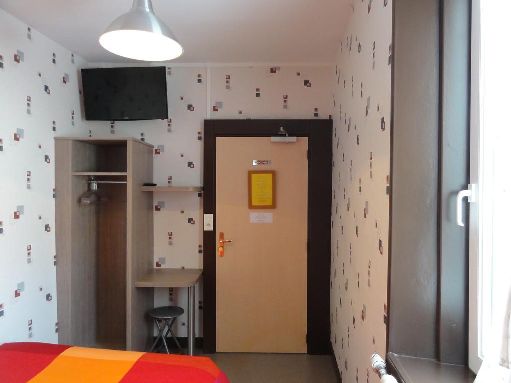 Cafe Hotel De La Gare Champagnole Exterior foto