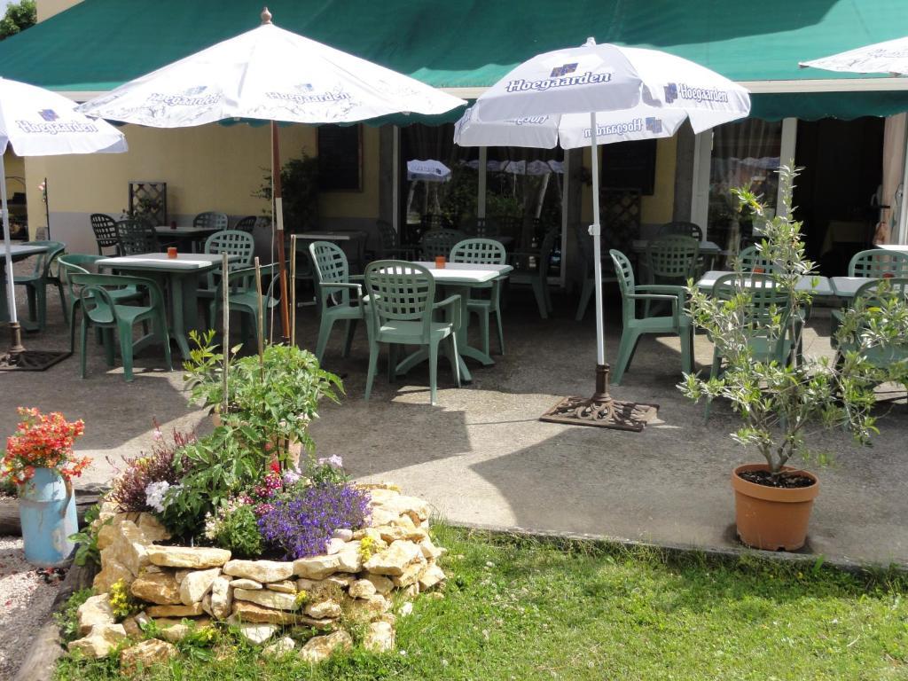 Cafe Hotel De La Gare Champagnole Exterior foto