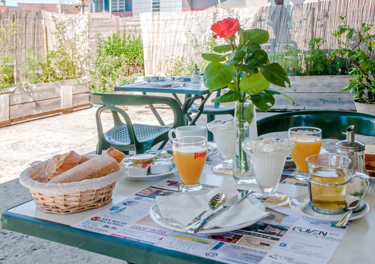 Cafe Hotel De La Gare Champagnole Exterior foto